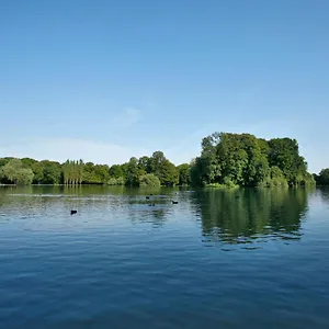 מלון Biederstein Am Englischen Garten